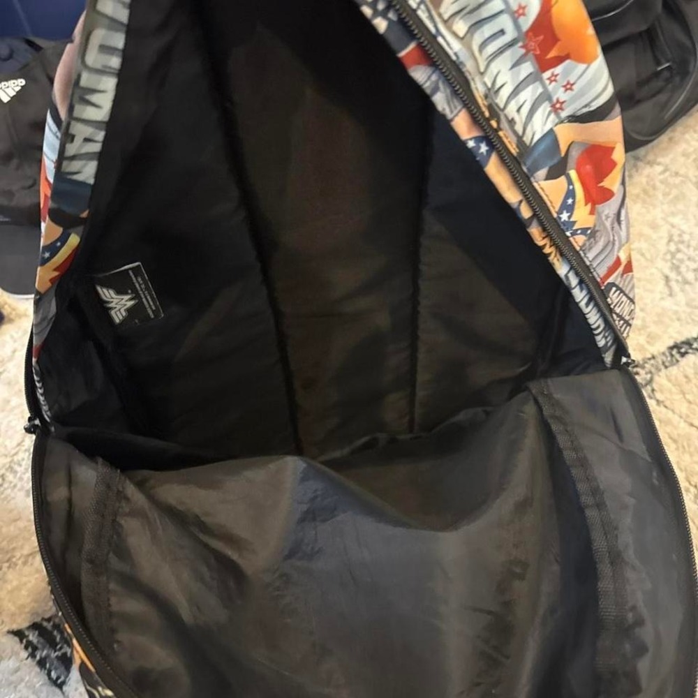 DC Wonder Woman Backpack - Picture 5 of 7